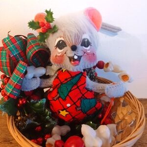 Vintage Annalee Figurine  Mouse in the popcorn Basket